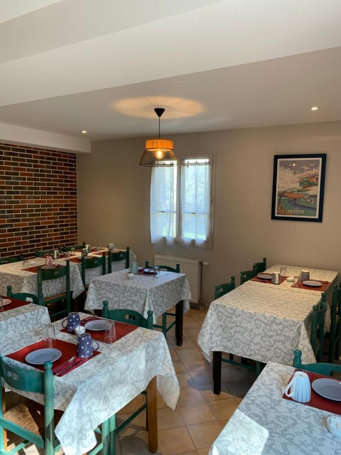 Logis-Hotel Restaurant Auberge Les Vallees Du Perche Vicheres Экстерьер фото