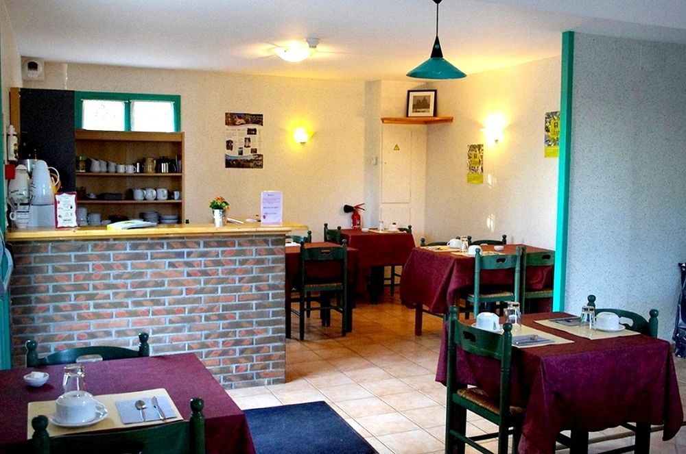 Logis-Hotel Restaurant Auberge Les Vallees Du Perche Vicheres Экстерьер фото